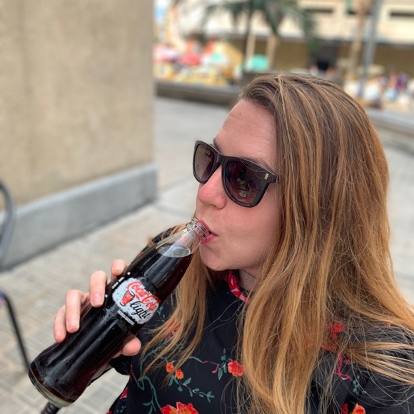 Meet your Posher, Laury - Picture 1 of 1